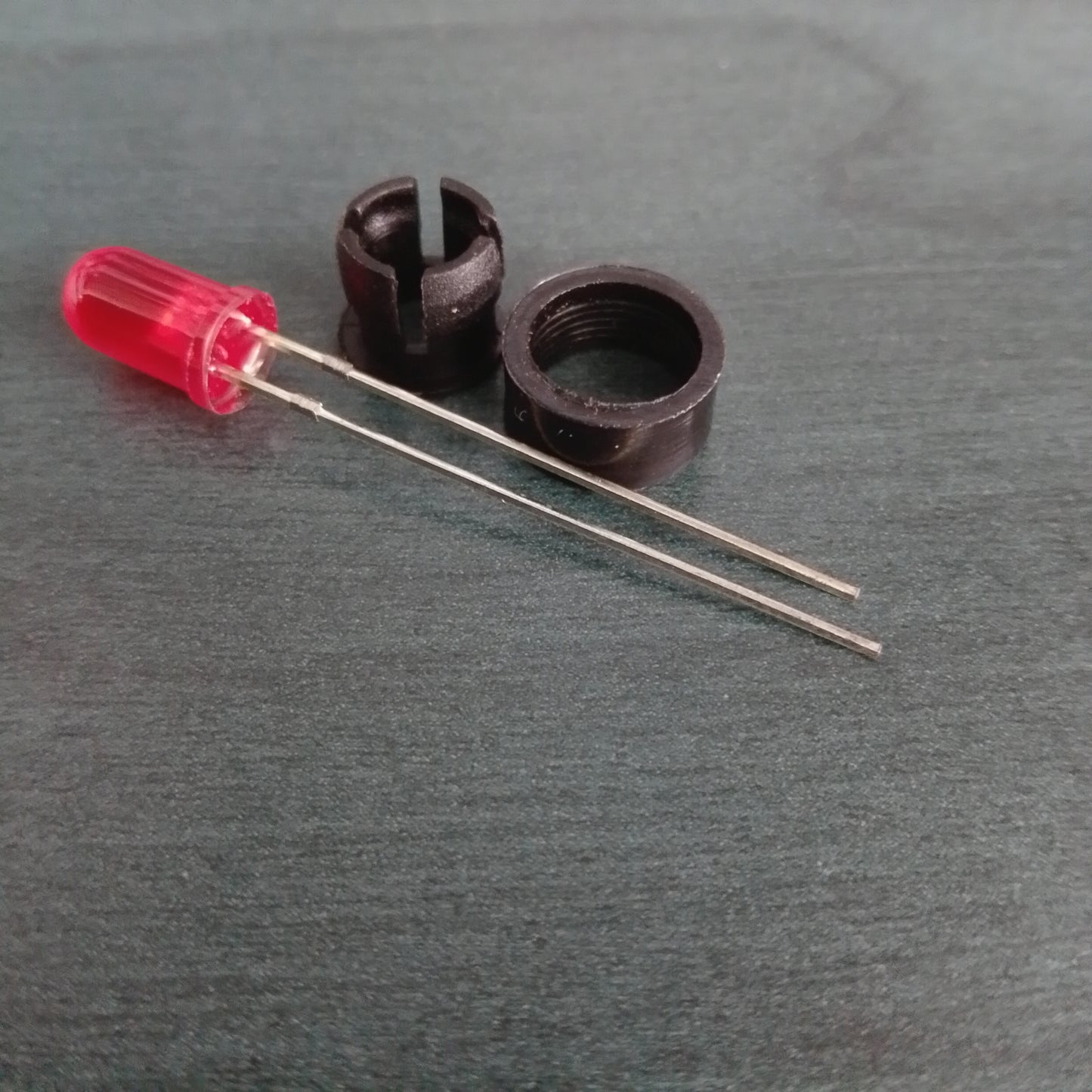 Led 5mm Red w/Holder