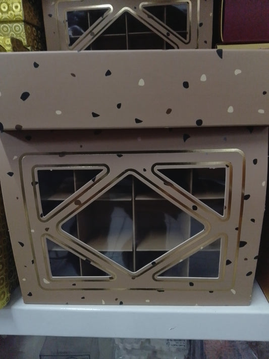 Gift Box-13.5x17.5x4cm (12 Coloumns) Brown/Gold