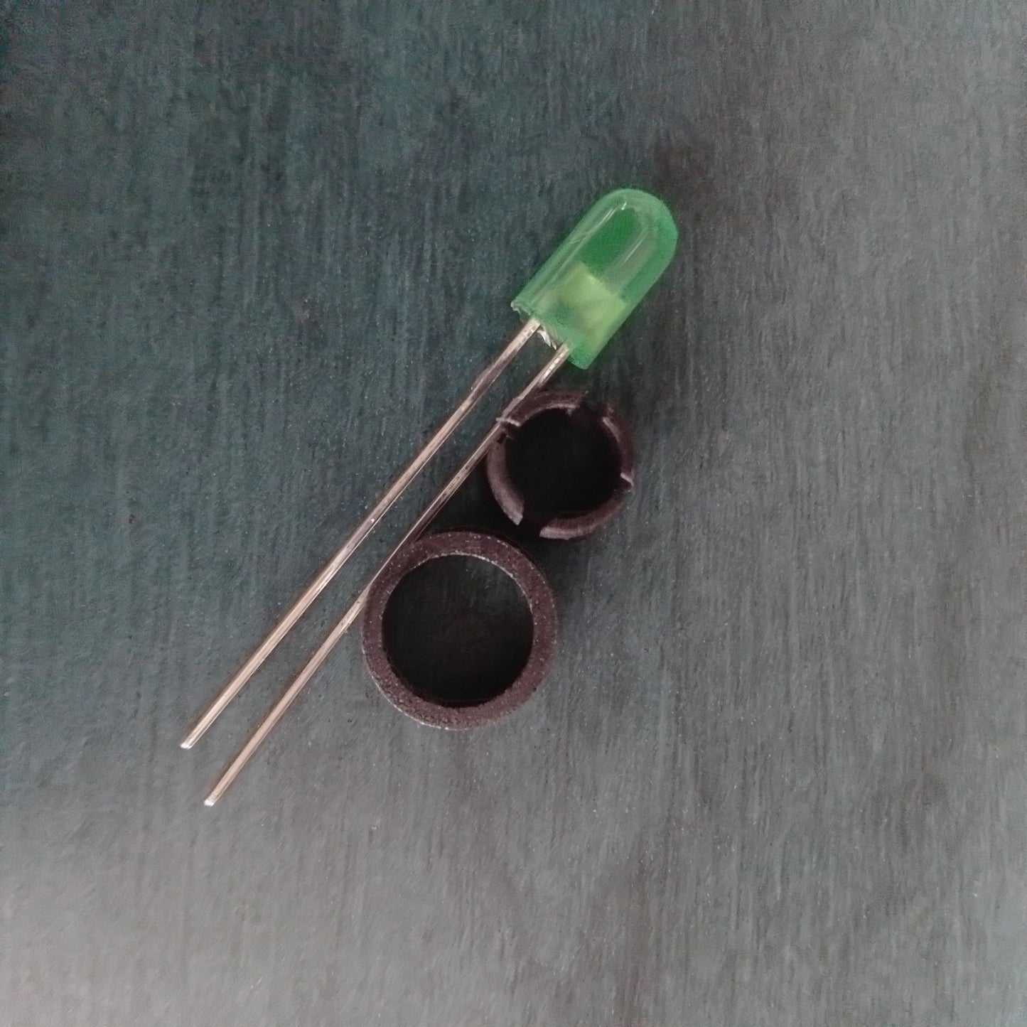 Led 5mm Green W/Holder